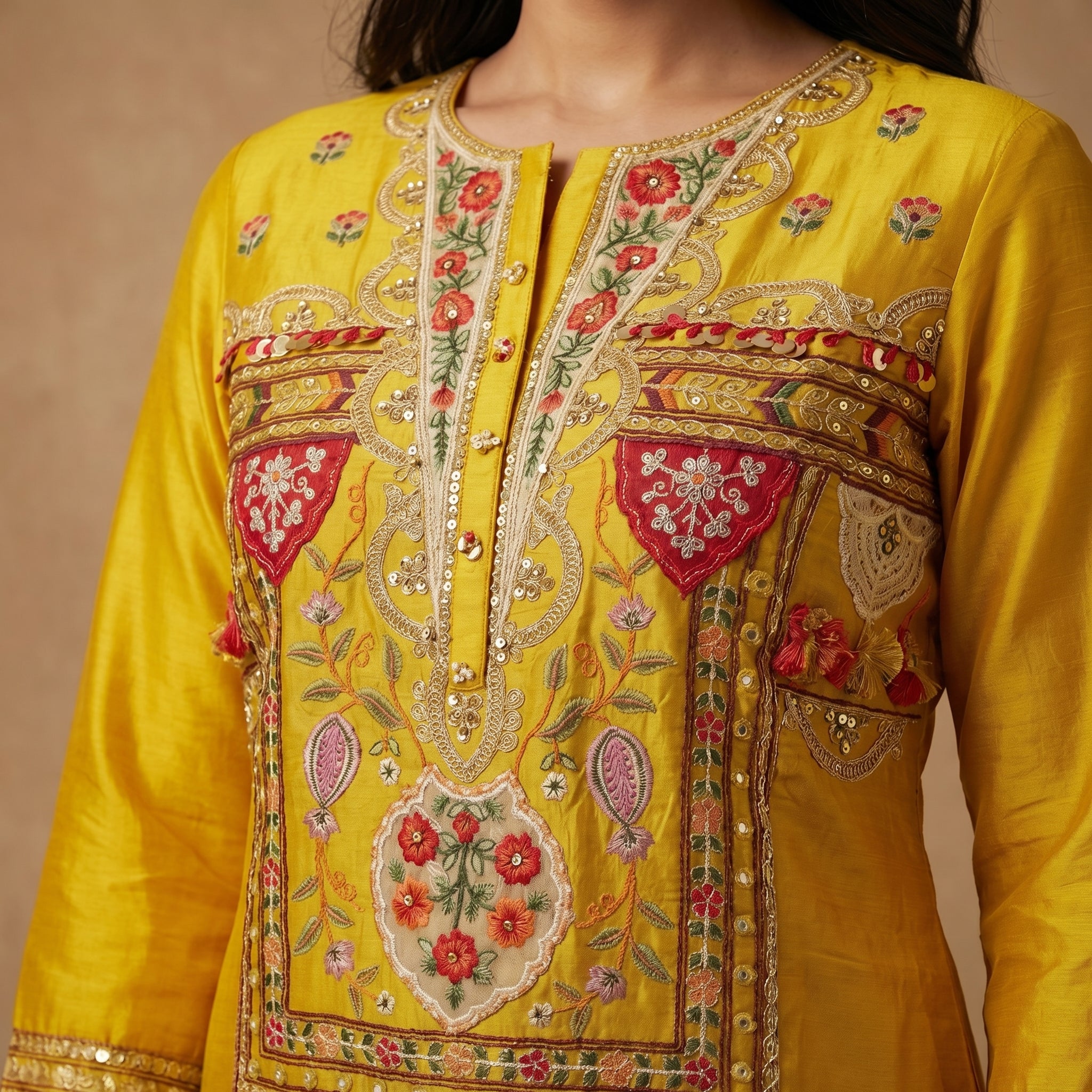 Sunehri Noor Embroidered Viscose Kurta Set